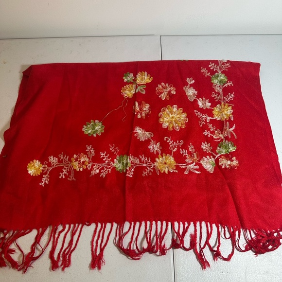 Elegant Red Embroidered Scarf - Picture 3 of 3